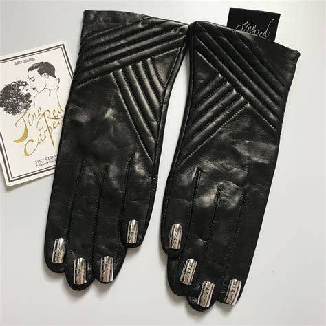 gloves with metal fingertips